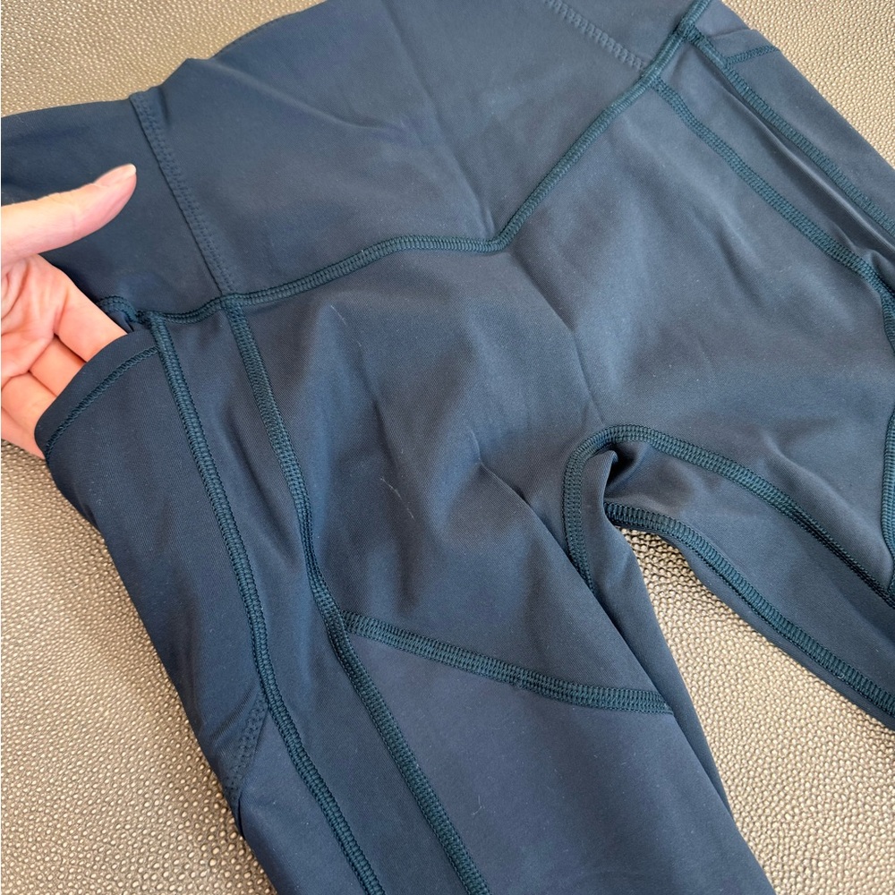 Lululemon Navy work out leggings